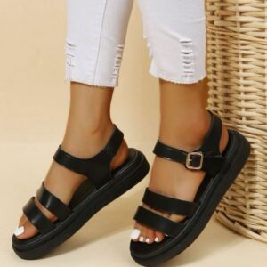 Nue pieds pour jeune fille