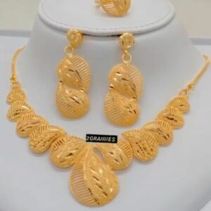 Ensemble 3 pièces ras de cou boucles d’oreilles et bague