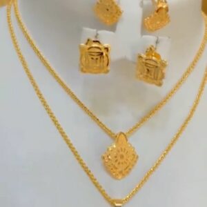 Ensemble ras de cou et boucles d’oreilles en plaqué